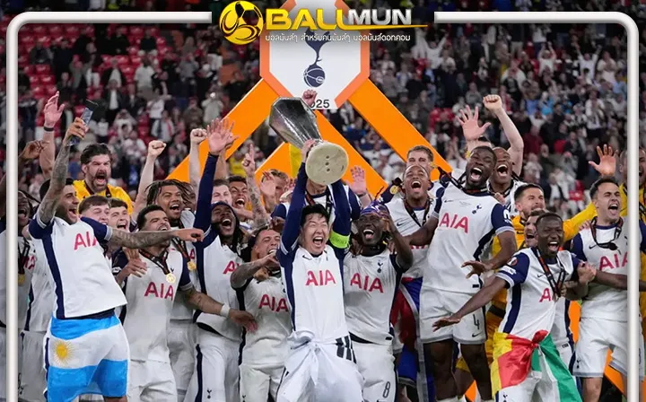 ดูบอลสด ปืนว่าไง? ไก่ยันปิดลอนดอนแห่ถ้วย ยูโรป้า ฉลองแชมป์ยิ่งใหญ่