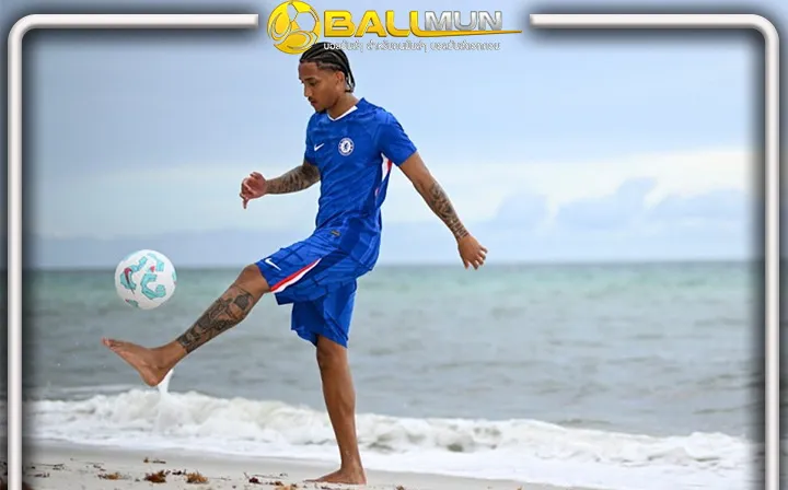 ดูบอลสด เปิดตัวแบบเท่ห์ๆ ริมชายหาด สิงห์บลู คว้า เจา เปโดร อย่างเป็นทางการ 60 ล้านปอนด์