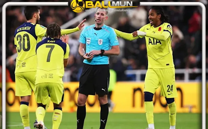 ดูบอลสด แฟร้งค์ โวยเปา คาวานาห์ ที่ให้ประตูกับ นิวคาสเซิ่ล ระหว่างที่ลูกทีมกำลังผูกเชือกรองเท้าอยู่ 